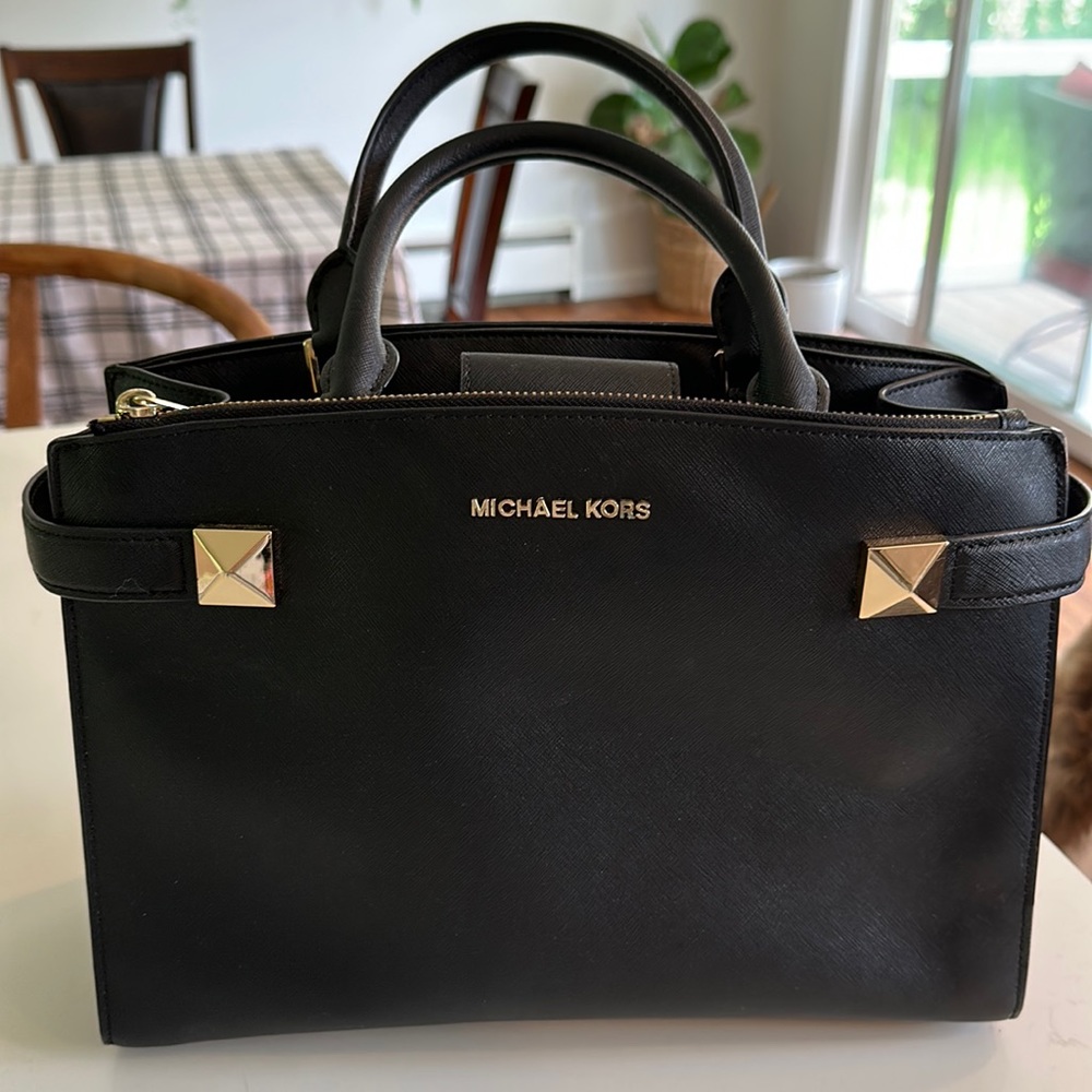 Michael Kors hand bag
